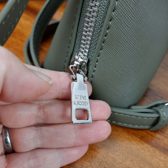 Steve Madden Green Satchel with Structured Shape and Chain Detail - Picture 4 of 16